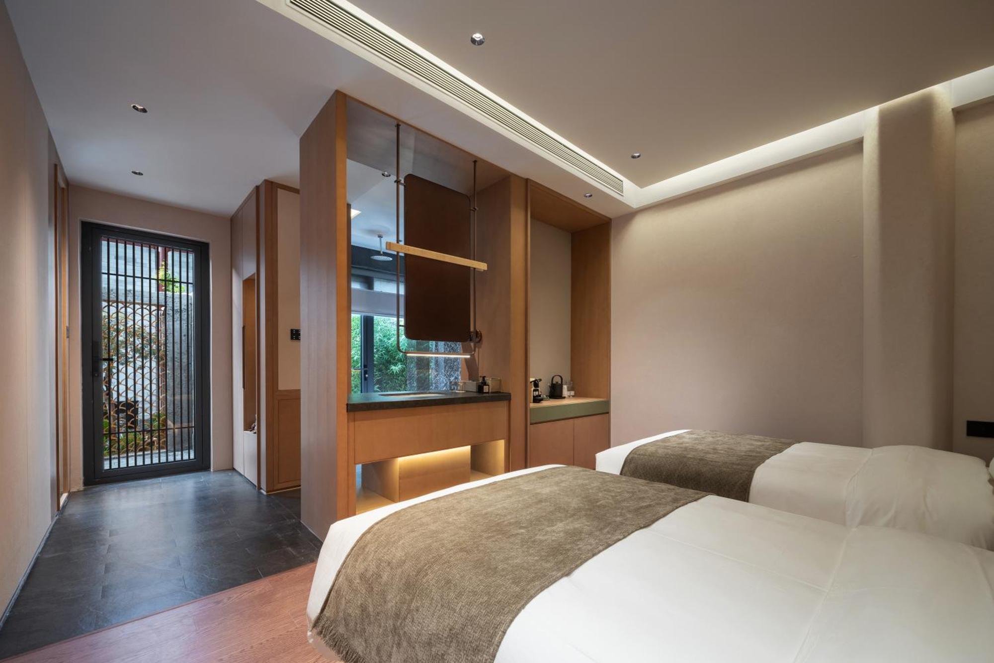 Happy Dragon Courtyard- Newly Renovated With French Windows, Near Tian'Anmen Forbidden City,Lama Temple And Heaven Temple, 3Minutes Walk From Subway,Fluent English Speaking With Tourist Sights Tickets Service ,Free Coffee &Laundry Service Pékin  Extérieur photo