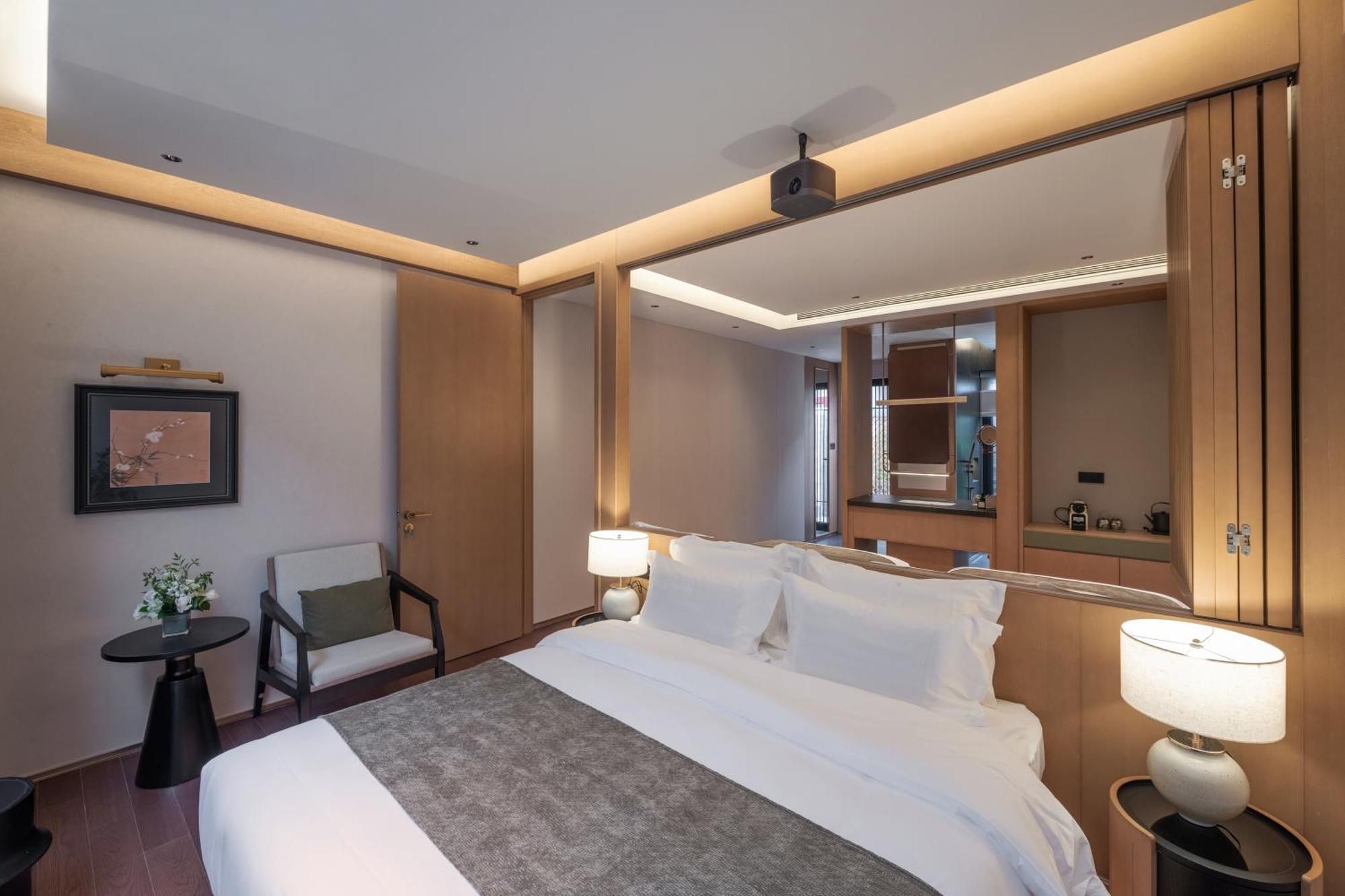 Happy Dragon Courtyard- Newly Renovated With French Windows, Near Tian'Anmen Forbidden City,Lama Temple And Heaven Temple, 3Minutes Walk From Subway,Fluent English Speaking With Tourist Sights Tickets Service ,Free Coffee &Laundry Service Pékin  Extérieur photo